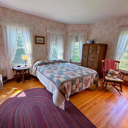 Private 2 Bedrooms And 1 Bathroom In Grand Victorian Home In The Heart Of The Whiite Mountains! Great Host Whitefield Buitenkant foto