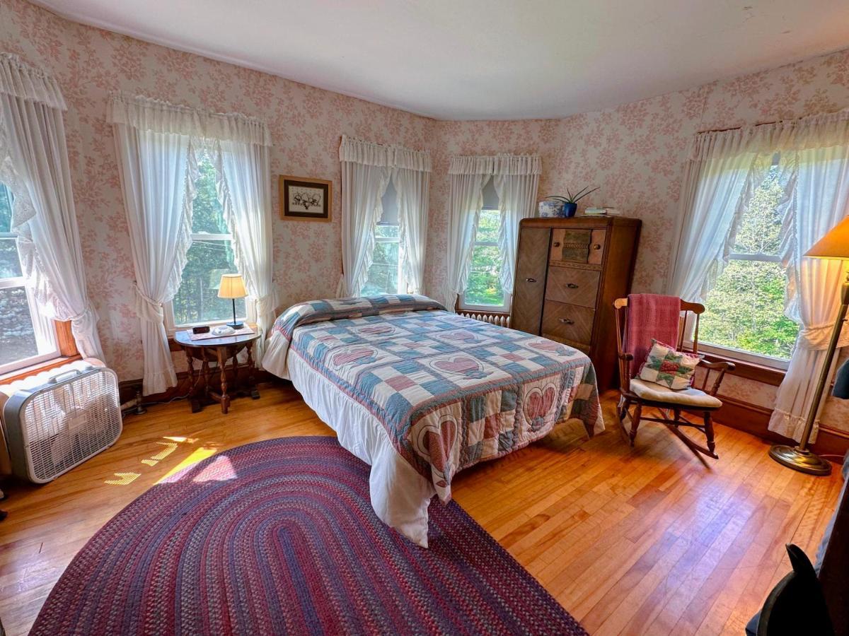 Private 2 Bedrooms And 1 Bathroom In Grand Victorian Home In The Heart Of The Whiite Mountains! Great Host Whitefield Buitenkant foto