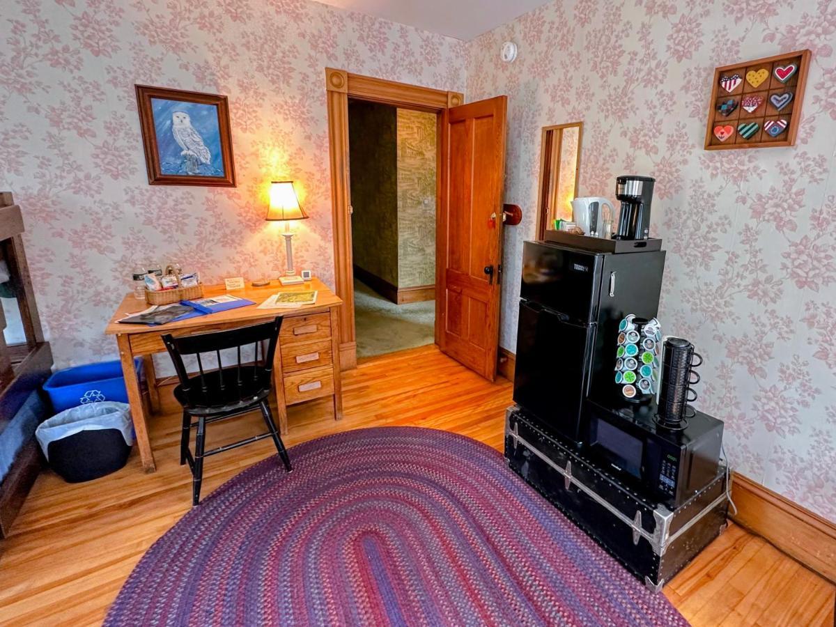 Private 2 Bedrooms And 1 Bathroom In Grand Victorian Home In The Heart Of The Whiite Mountains! Great Host Whitefield Buitenkant foto